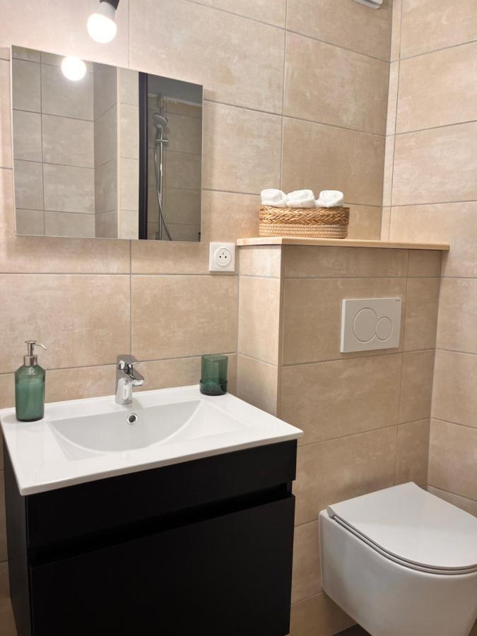 Appartement 2 Chambres Avec Parking Pontarlier Esterno foto